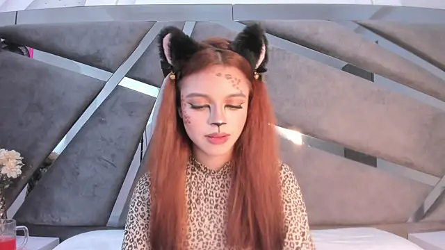 Giselle Lauren online show from October 25, 7:58 pm