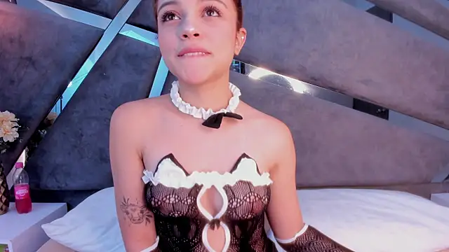 Giselle Lauren online show from October 31, 7:54 pm