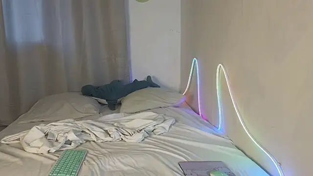 Julian wins online show from April 3, 1:01 am