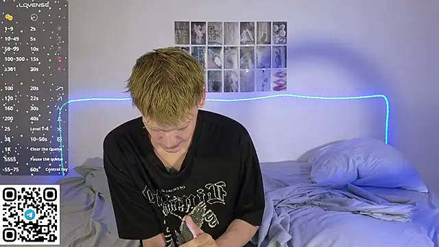 Julian wins online show from February 21, 12:34 am