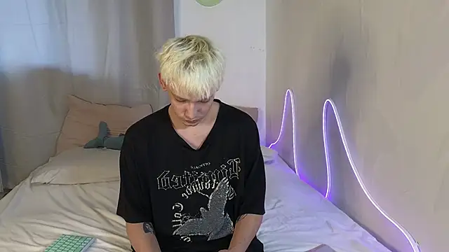 Julian wins online show from April 4, 1:23 am