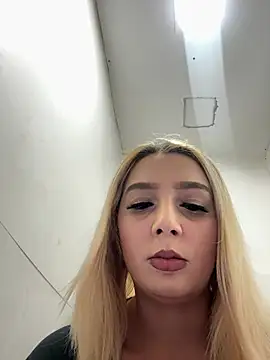 hotamanda01 online show from March 7, 8:03 pm