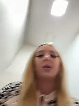 hotamanda01 online show from February 7, 8:17 pm