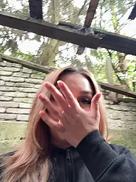 hotamanda01 online show from April 21, 12:34 pm