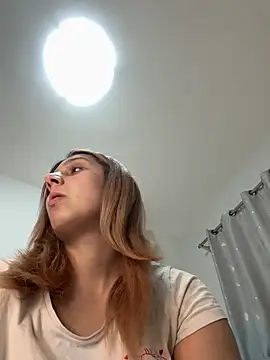 hotamanda01 online show from June 11, 8:17 pm