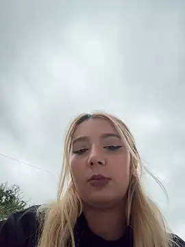 hotamanda01 online show from February 28, 11:10 am