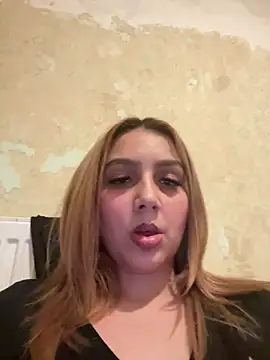 hotamanda01 online show from April 3, 5:52 pm