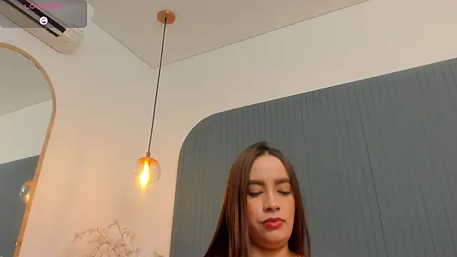 KiimCollins online show from March 11, 6:19 pm