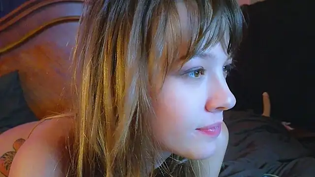 Snapshot of DemiDee chatting on February 9, 12:41 pm DemiDee online show from February 9, 12:41 pm