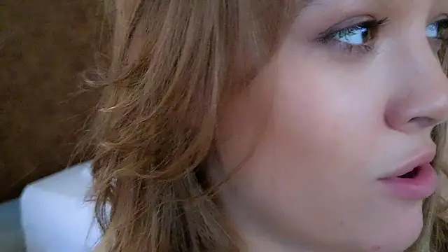 Snapshot of DemiDee chatting on October 25, 10:36 am DemiDee online show from October 25, 10:36 am