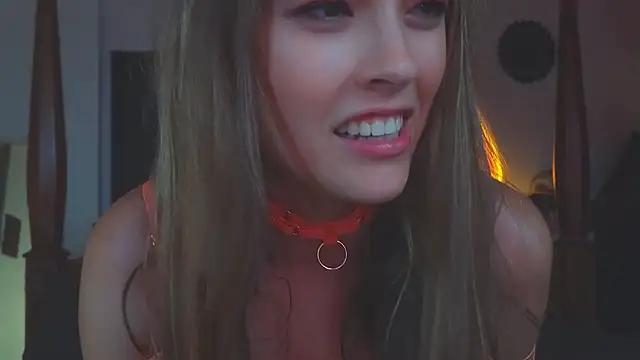 Snapshot of DemiDee chatting on February 8, 9:46 am DemiDee online show from February 8, 9:46 am