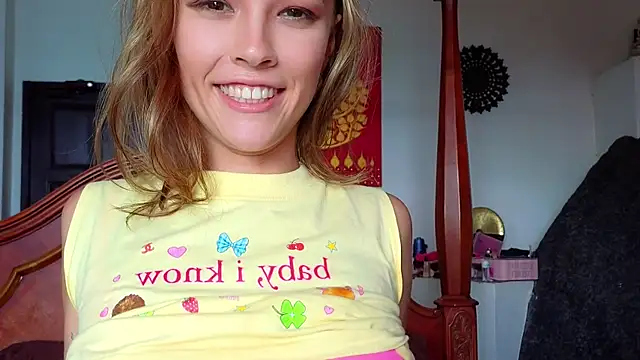 Snapshot of DemiDee chatting on March 11, 9:34 am DemiDee online show from March 11, 9:34 am