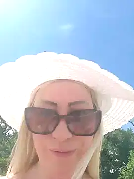 Snapshot of visnjica chatting on June 9, 12:50 pm visnjica online show from June 9, 12:50 pm