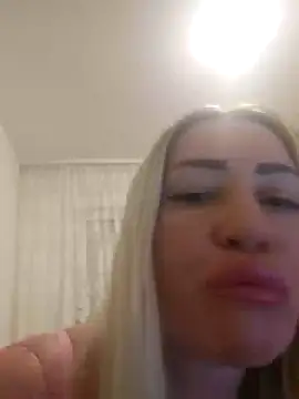 Snapshot of visnjica chatting on March 15, 10:22 pm visnjica online show from March 15, 10:22 pm