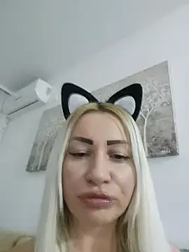 Snapshot of visnjica chatting on March 22, 10:26 pm visnjica online show from March 22, 10:26 pm