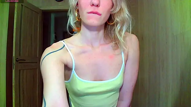 Snapshot of Caramel_piegirl chatting on June 15, 9:25 pm Caramel piegirl online show from June 15, 9:25 pm
