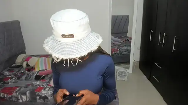 enyelsalas2 online show from November 6, 12:58 am