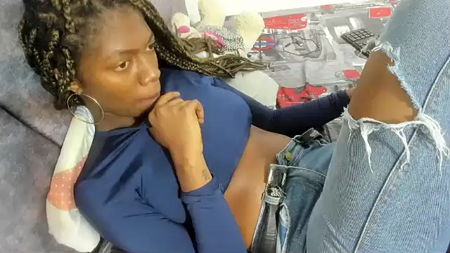 enyelsalas2 online show from November 25, 1:17 am