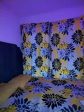 moree Queen online show from October 28, 8:08 pm