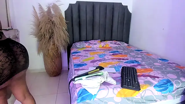 moree Queen online show from November 27, 7:03 pm