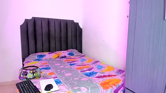 moree Queen online show from December 3, 7:46 pm