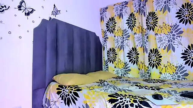 moree Queen online show from November 8, 7:39 pm