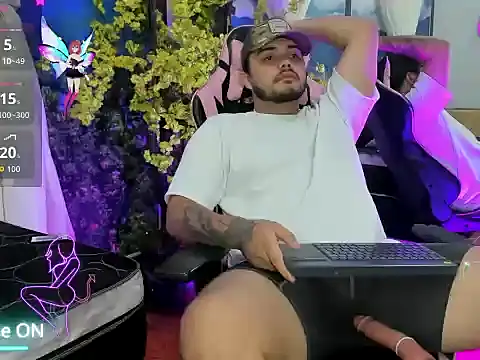 Snapshot of donatovolga chatting on November 10, 12:37 am donatovolga online show from November 10, 12:37 am