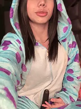 Laura-Khalifa online show from November 9, 5:55 am