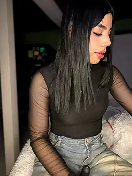 Laura-Khalifa online show from April 1, 6:59 am