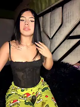 Laura-Khalifa online show from May 10, 6:06 am