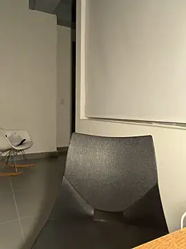 Laura-Khalifa online show from February 19, 6:32 am