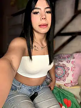 Laura-Khalifa online show from May 18, 4:01 am