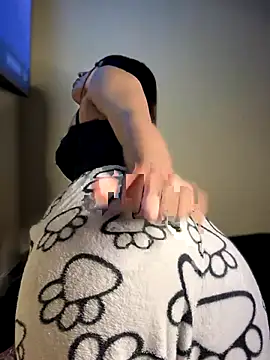 Laura-Khalifa online show from December 5, 5:39 am