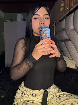 Laura-Khalifa online show from February 25, 6:13 am