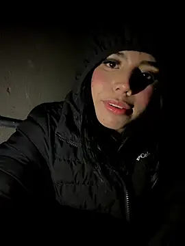 Laura-Khalifa online show from May 16, 6:23 am