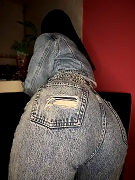 Laura-Khalifa online show from September 12, 6:02 am