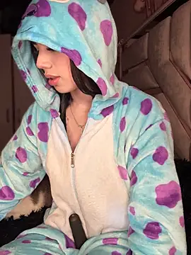 Laura-Khalifa online show from November 28, 5:29 am