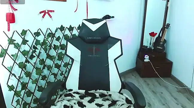 imcleo xoxo online show from February 25, 1:43 pm