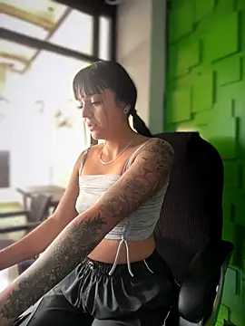 Snapshot of Dulce__Boyd chatting on October 23, 1:10 pm Dulce Boyd online show from October 23, 1:10 pm