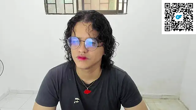 Snapshot of Diane_blossom chatting on November 23, 6:07 pm Diane blossom online show from November 23, 6:07 pm