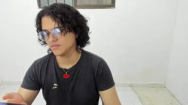 Snapshot of Diane_blossom chatting on December 4, 5:12 pm Diane blossom online show from December 4, 5:12 pm