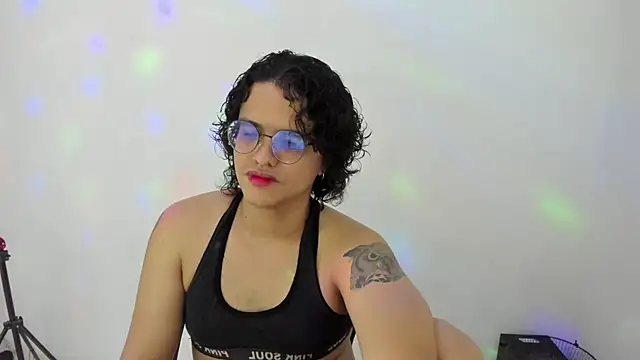 Snapshot of Diane_blossom chatting on October 23, 7:01 pm Diane blossom online show from October 23, 7:01 pm