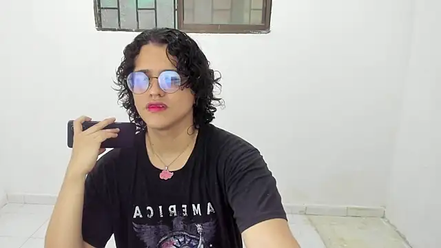 Snapshot of Diane_blossom chatting on December 5, 5:55 pm Diane blossom online show from December 5, 5:55 pm