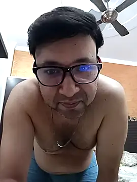 innocentboy1987 online show from March 15, 8:04 am