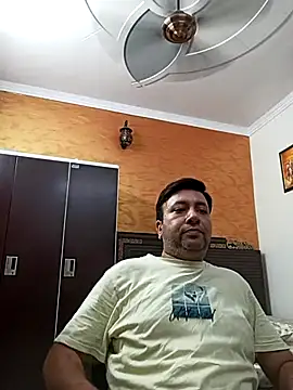 innocentboy1987 online show from October 4, 7:43 am