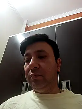 innocentboy1987 online show from March 5, 3:47 am