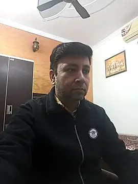 innocentboy1987 online show from December 20, 4:37 am