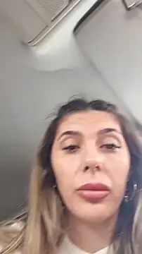 Snapshot of risky_emma_perfect02 chatting on February 18, 8:27 am risky emma perfect02 online show from February 18, 8:27 am