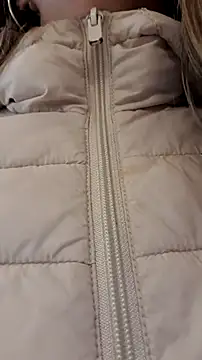 Snapshot of risky_emma_perfect02 chatting on February 13, 11:17 am risky emma perfect02 online show from February 13, 11:17 am