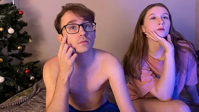 Snapshot of Sabrinaanddaniel chatting on January 8, 9:43 pm Sabrinaanddaniel online show from January 8, 9:43 pm